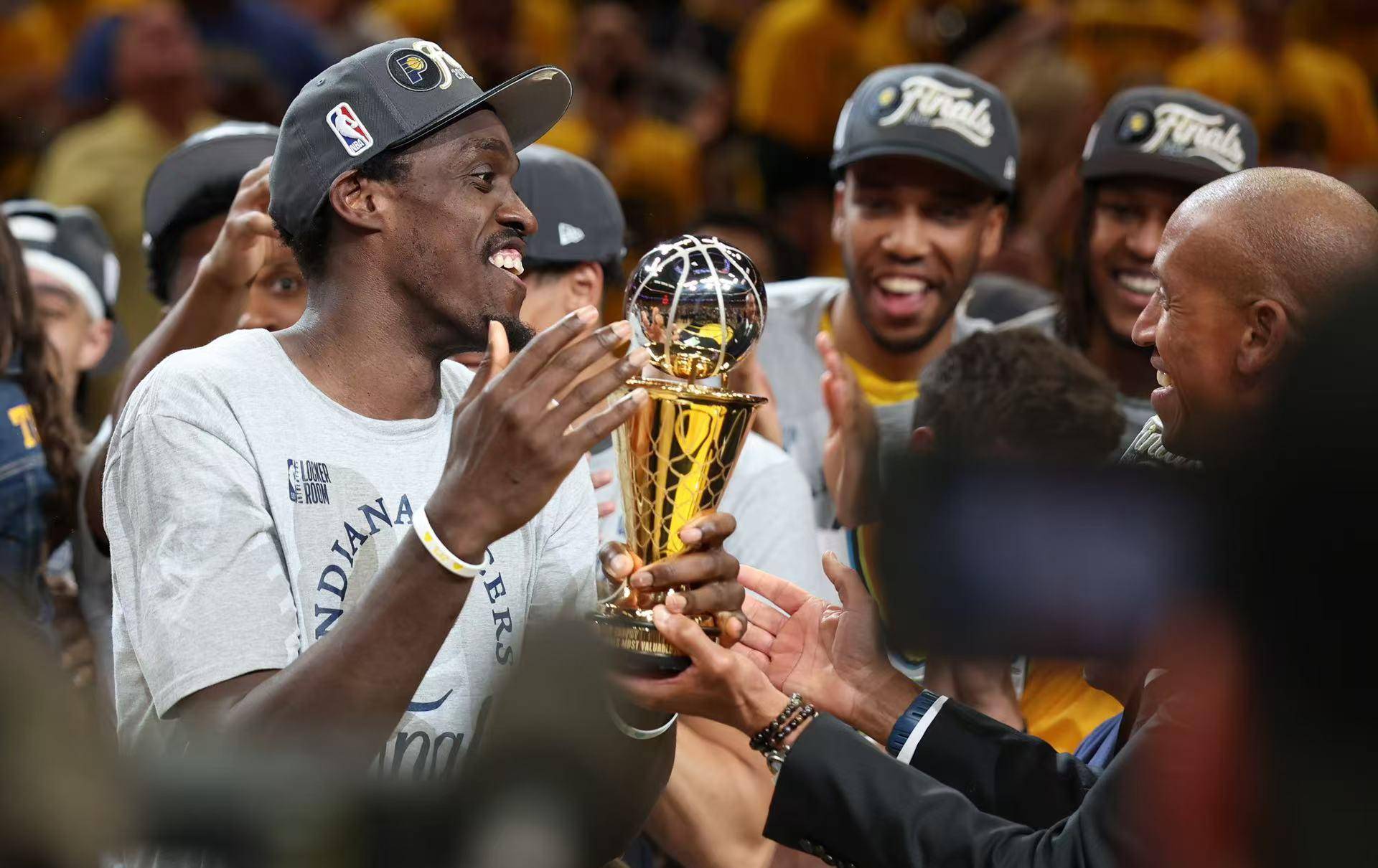 真人-篮网带队取胜！，西亚卡姆重要时刻出色防守全场沸腾不已(西亚卡姆厉害吗)